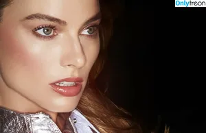 Margot Robbie / margotrobbieofficial nude photo #2546