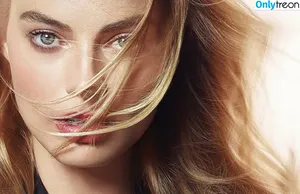 Margot Robbie / margotrobbieofficial nude photo #2547