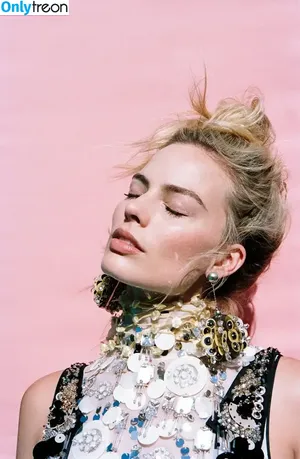 Margot Robbie / margotrobbieofficial nude photo #2551