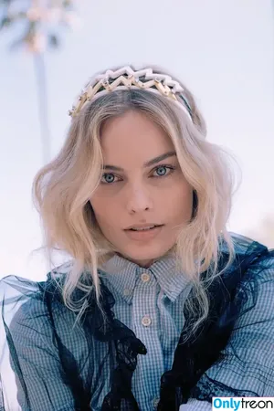 Margot Robbie / margotrobbieofficial nude photo #2553