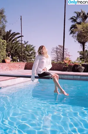 Margot Robbie / margotrobbieofficial nude photo #2562
