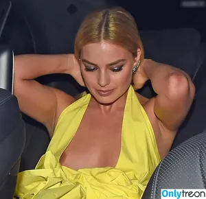 Margot Robbie / margotrobbieofficial nude photo #2580
