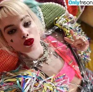 Margot Robbie / margotrobbieofficial nude photo #2599