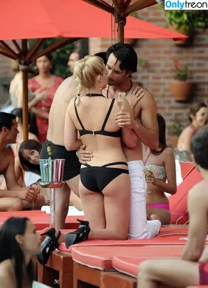 Margot Robbie / margotrobbieofficial nude photo #2606