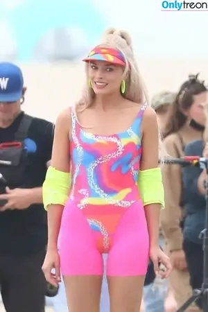 Margot Robbie / margotrobbieofficial nude photo #2608