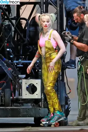 Margot Robbie / margotrobbieofficial nude photo #2613