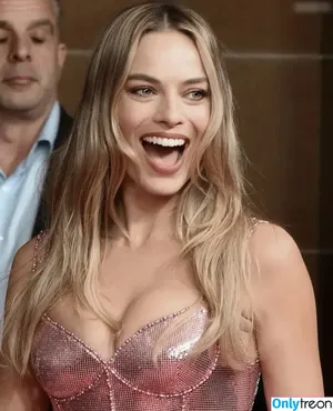 Margot Robbie / margotrobbieofficial nude photo #2631