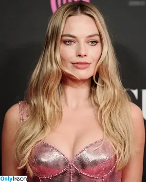 Margot Robbie / margotrobbieofficial nude photo #2633