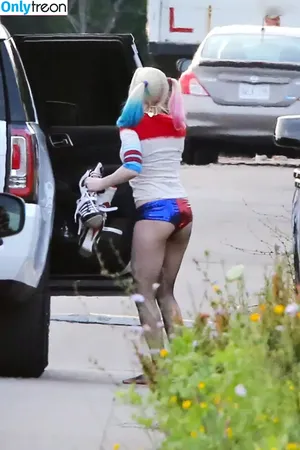 Margot Robbie / margotrobbieofficial nude photo #2638