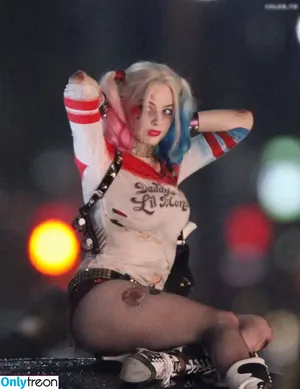Margot Robbie / margotrobbieofficial nude photo #2644
