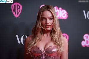 Margot Robbie / margotrobbieofficial nude photo #2653