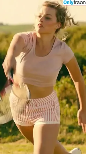 Margot Robbie / margotrobbieofficial nude photo #2705