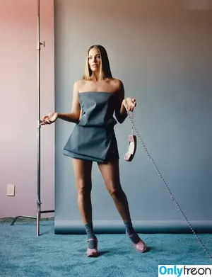 Margot Robbie / margotrobbieofficial nude photo #2726