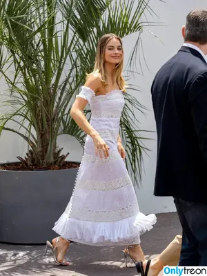 Margot Robbie / margotrobbieofficial nude photo #2772
