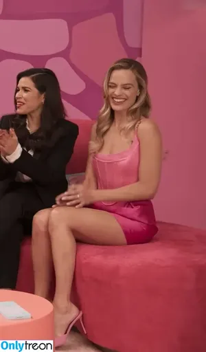 Margot Robbie / margotrobbieofficial nude photo #2783