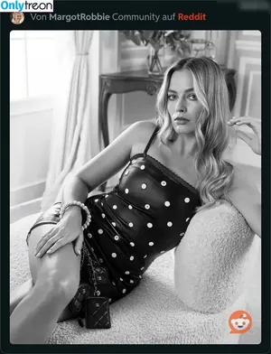 Margot Robbie / margotrobbieofficial nude photo #2785