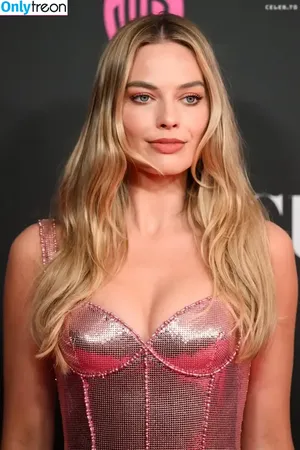 Margot Robbie / margotrobbieofficial nude photo #2799