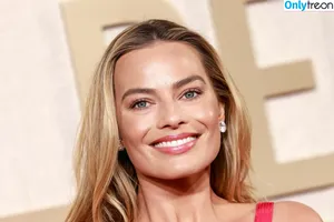 Margot Robbie / margotrobbieofficial nude photo #2812