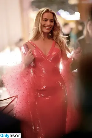 Margot Robbie / margotrobbieofficial nude photo #2813
