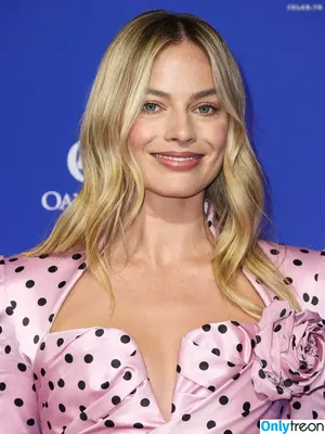Margot Robbie / margotrobbieofficial nude photo #2819
