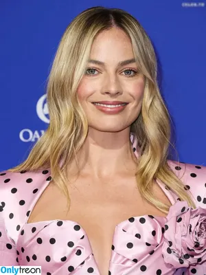 Margot Robbie / margotrobbieofficial nude photo #2826
