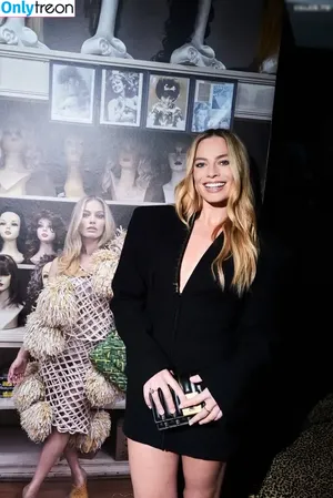 Margot Robbie / margotrobbieofficial nude photo #2837
