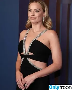 Margot Robbie / margotrobbieofficial nude photo #2856
