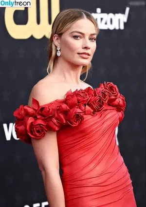 Margot Robbie / margotrobbieofficial nude photo #2862