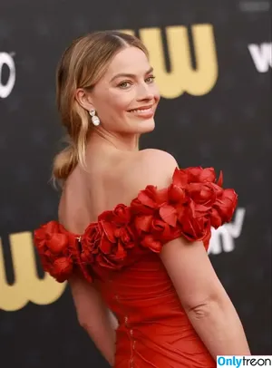 Margot Robbie / margotrobbieofficial nude photo #2865