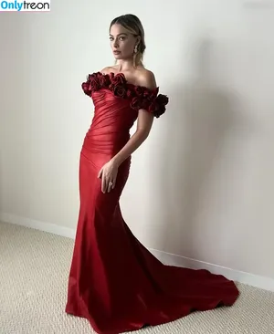 Margot Robbie / margotrobbieofficial nude photo #2868