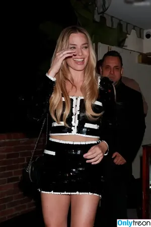 Margot Robbie / margotrobbieofficial nude photo #2884
