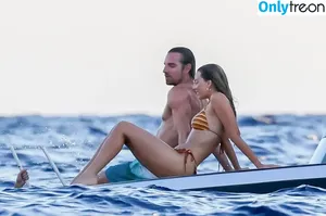 Margot Robbie / margotrobbieofficial nude photo #2894