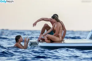 Margot Robbie / margotrobbieofficial nude photo #2899