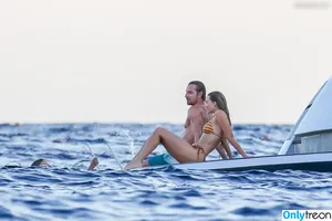 Margot Robbie / margotrobbieofficial nude photo #2900