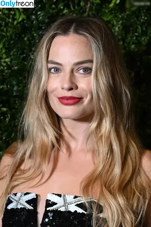 Margot Robbie / margotrobbieofficial nude photo #2928