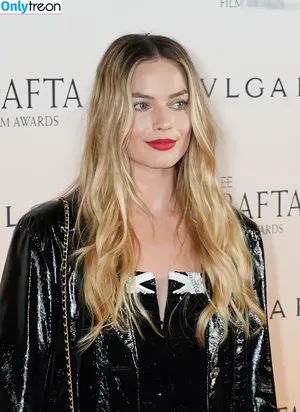 Margot Robbie / margotrobbieofficial nude photo #2947