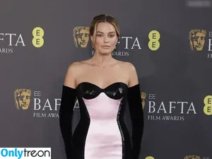 Margot Robbie / margotrobbieofficial nude photo #2949