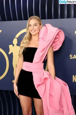 Margot Robbie / margotrobbieofficial nude photo #2954
