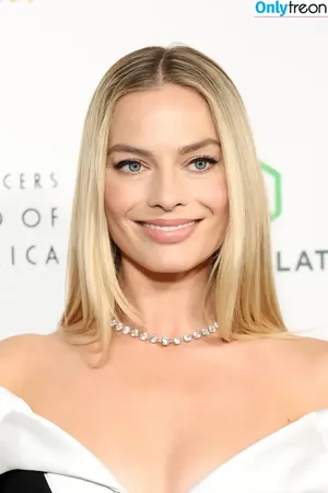 Margot Robbie / margotrobbieofficial nude photo #2957