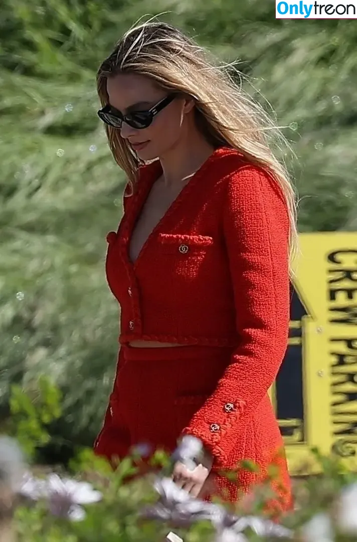 Margot Robbie nude photo #2003 (margotrobbieofficial)