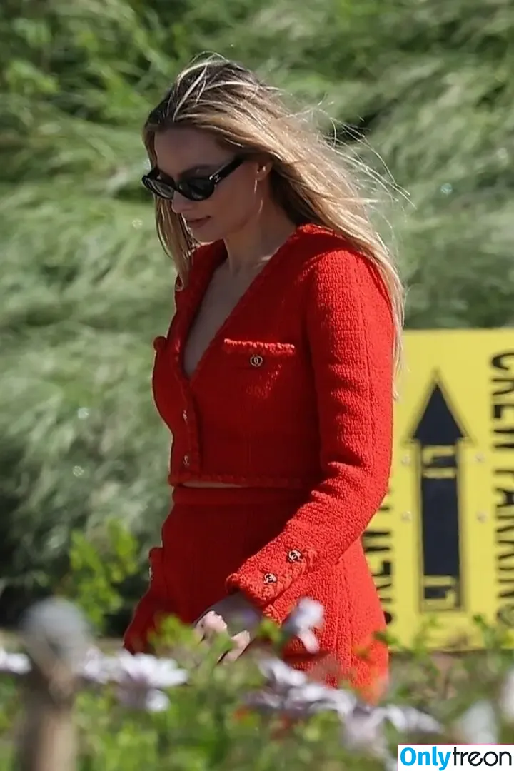 Margot Robbie nude photo #2008 (margotrobbieofficial)