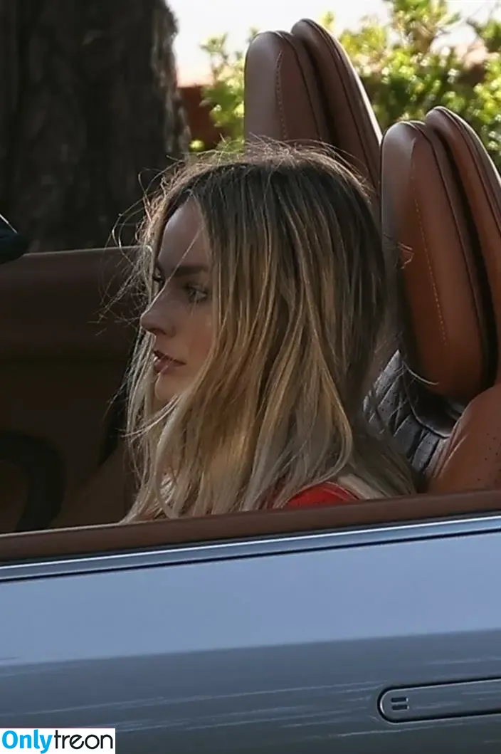Margot Robbie nude photo #2015 (margotrobbieofficial)