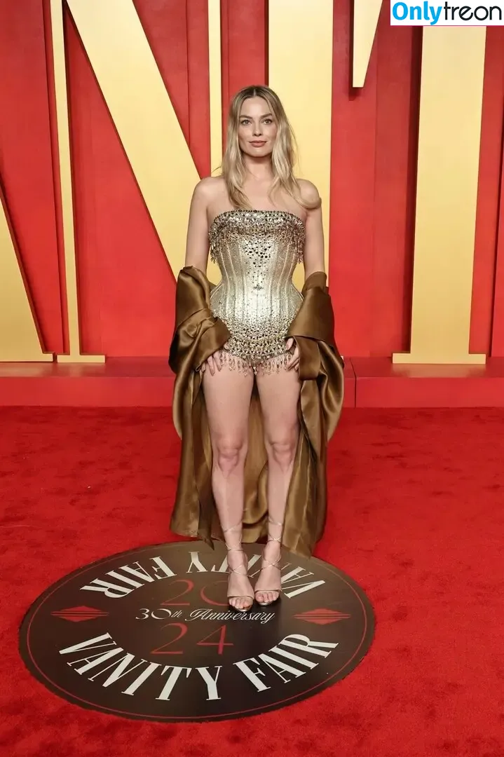 Margot Robbie nude photo #2117 (margotrobbieofficial)