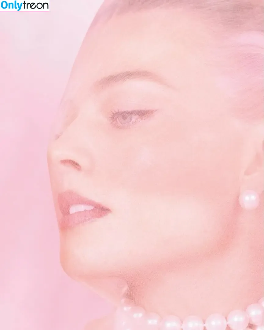 Margot Robbie nude photo #2129 (margotrobbieofficial)