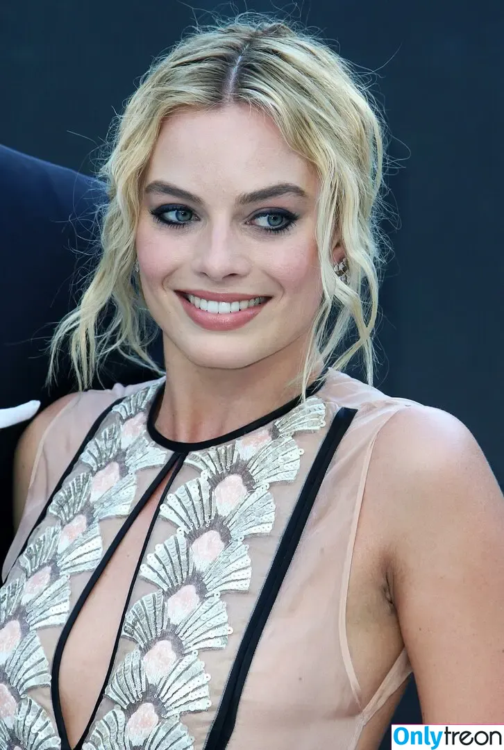 Margot Robbie nude photo #2138 (margotrobbieofficial)