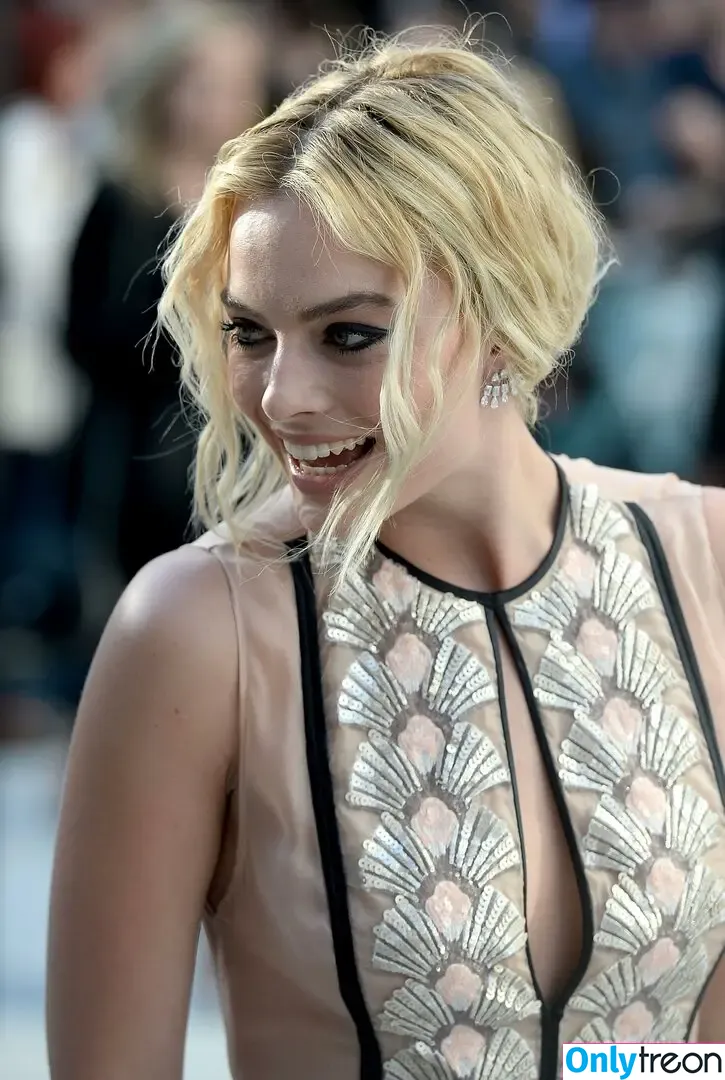 Margot Robbie nude photo #2144 (margotrobbieofficial)