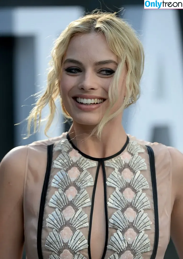 Margot Robbie nude photo #2145 (margotrobbieofficial)