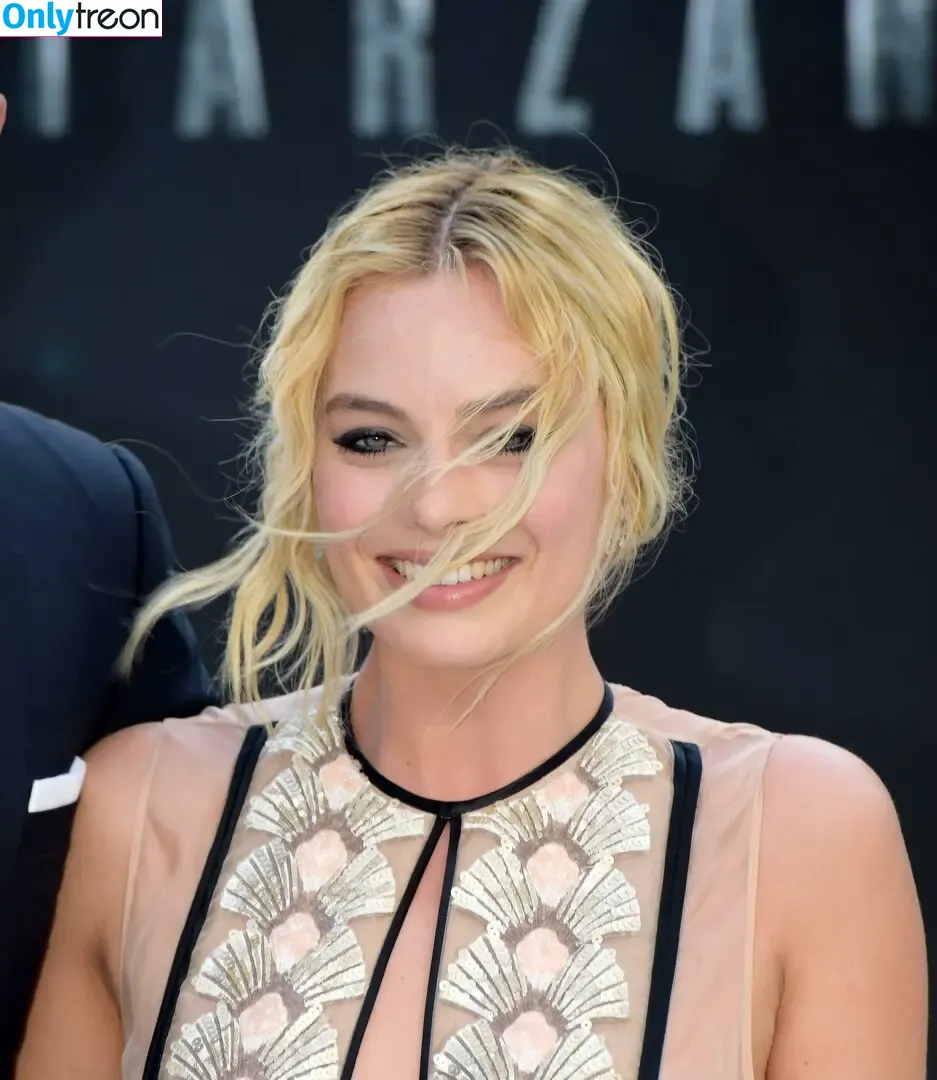 Margot Robbie nude photo #2149 (margotrobbieofficial)