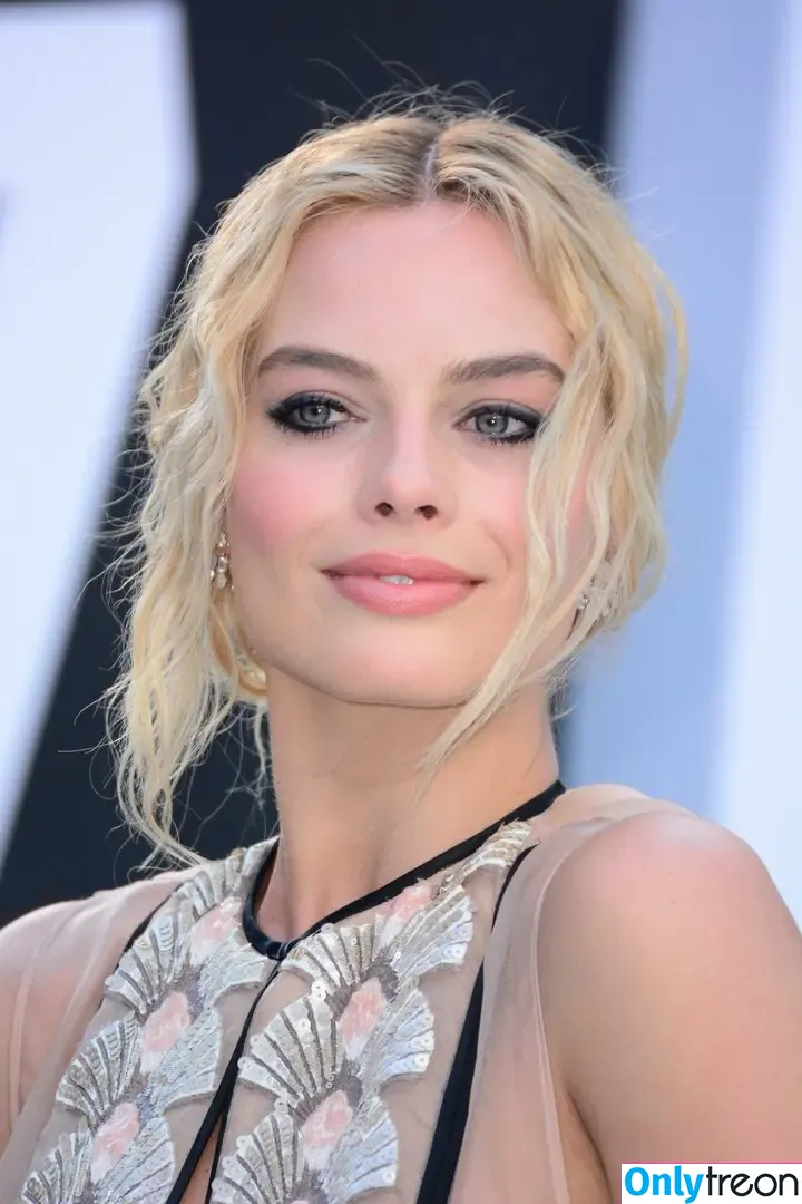 Margot Robbie nude photo #2169 (margotrobbieofficial)