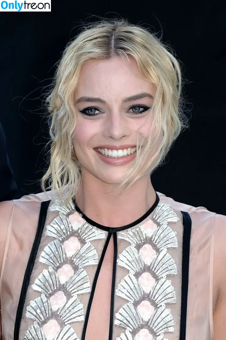 Margot Robbie nude photo #2171 (margotrobbieofficial)